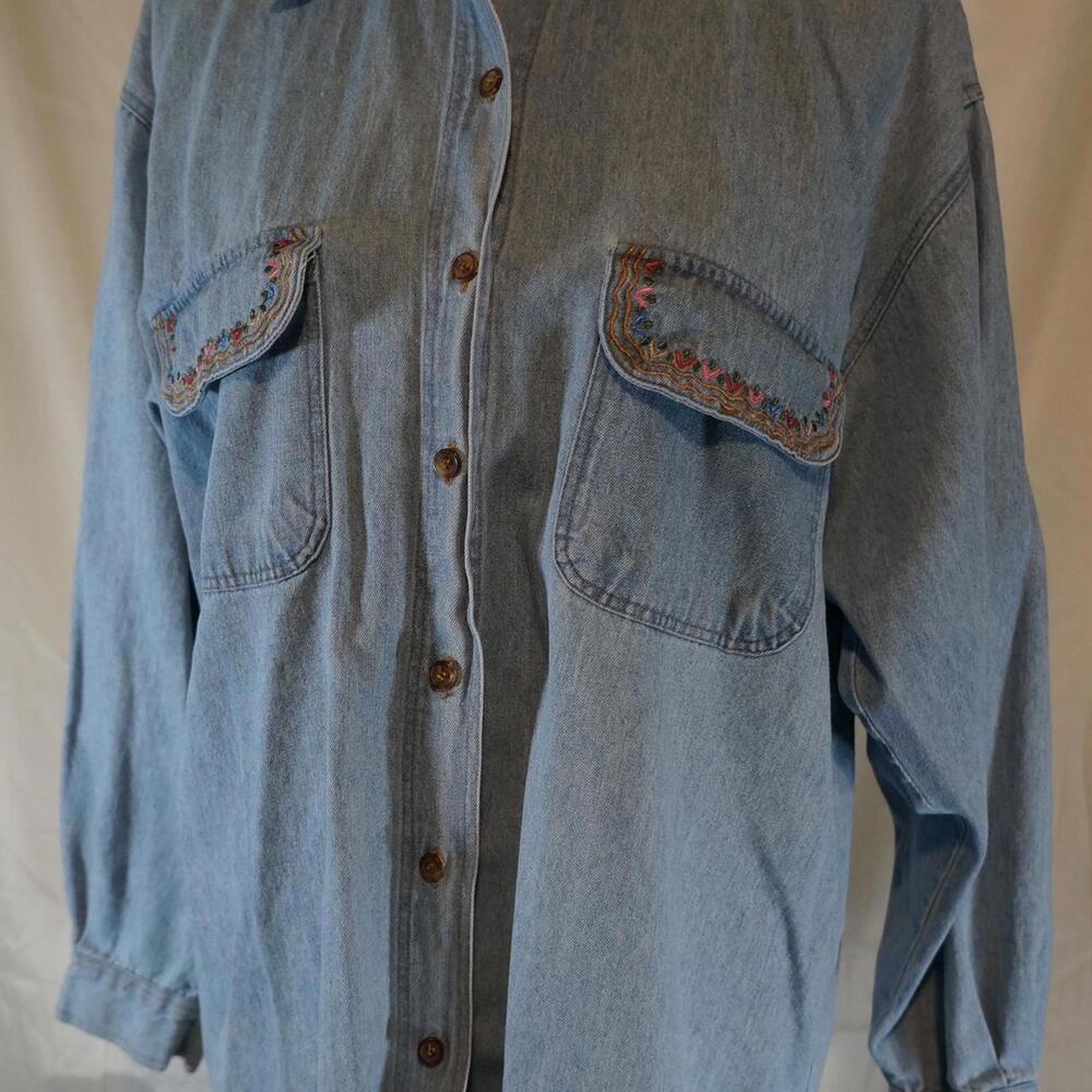 Capacity Women's Blue and Multicolored Pocket Vintage Cotton Denim Shirt
